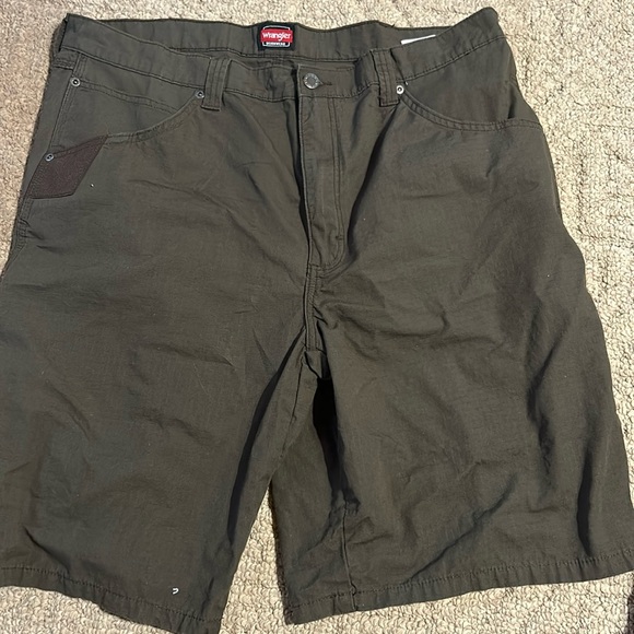 Wrangler workwear shorts size 38 - Picture 1 of 3